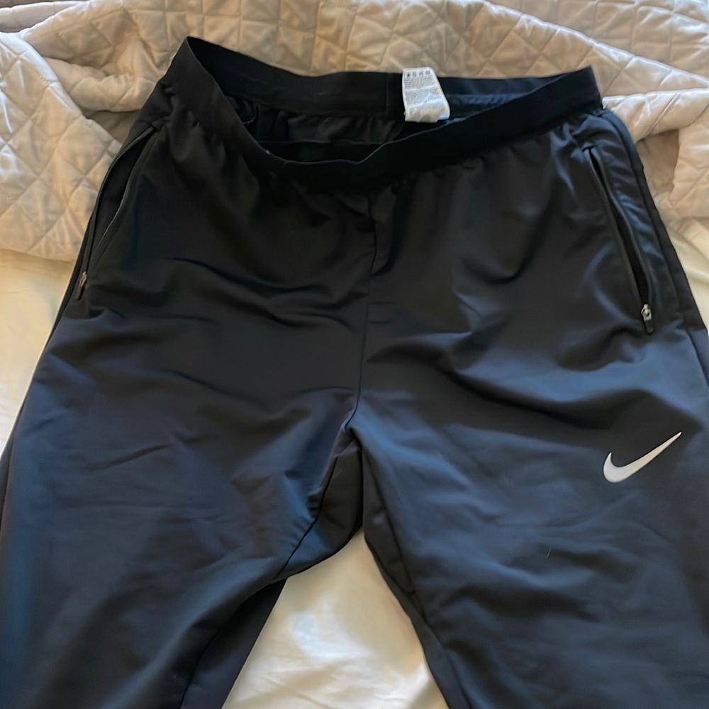 Nike Size L 3/4 length running shorts